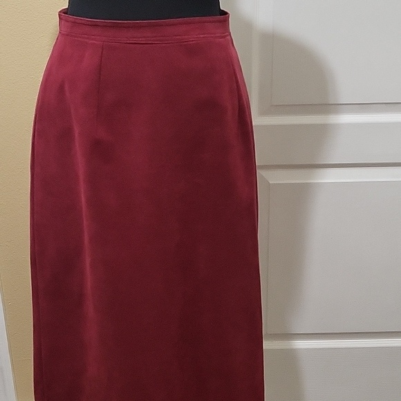 ventage Dresses & Skirts - Elegant‎ Burgundy Midi Skirt Pre-owned Suede